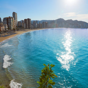 Spain: 7 days to Alicante at a nice 4* hotel with half board, flights & transfers only 2659 kr