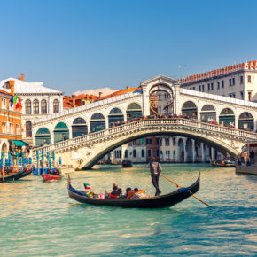 3 days to beautiful Venice at a 4* hotel with breakfast and flights only 578 DKK