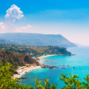 Amazing: 8 days to southern Italy at a 3* beach resort with sea view & flights only 514 DKK