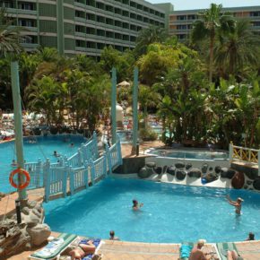 7 days Gran Canaria at a 3.5* hotel with flights, meals & transfer only 3550 DKK