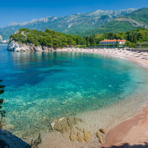 Montenegro: 8 days with flights & 3* hotel just 693 DKK